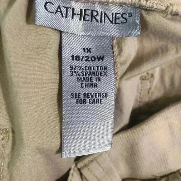 Catherine’s Women’s 1X Beige Cropped Capris Sequins on legs - Picture 2 of 4